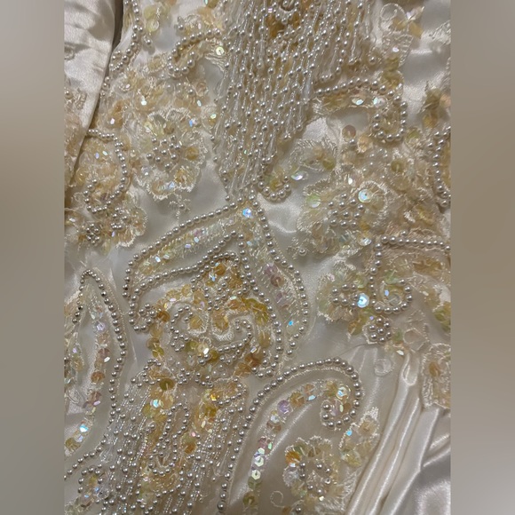 Vintage Wedding Dress worn ounce in 1992 - Picture 7 of 13